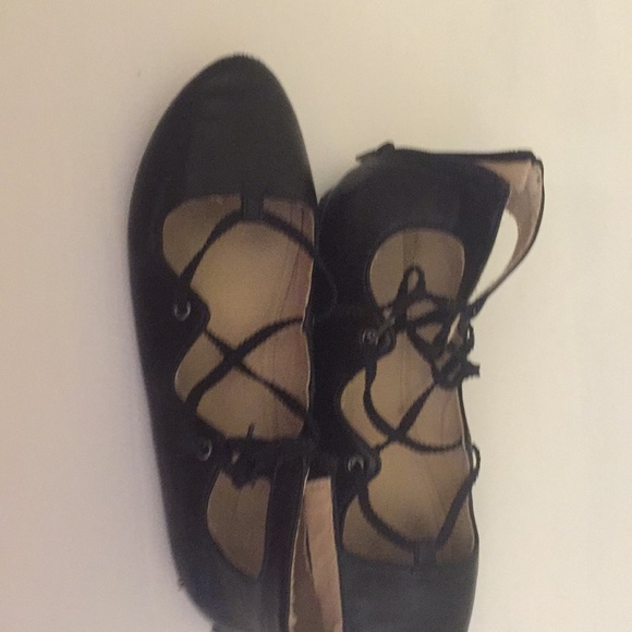 Old navy tie on shoes - Picture 2 of 3